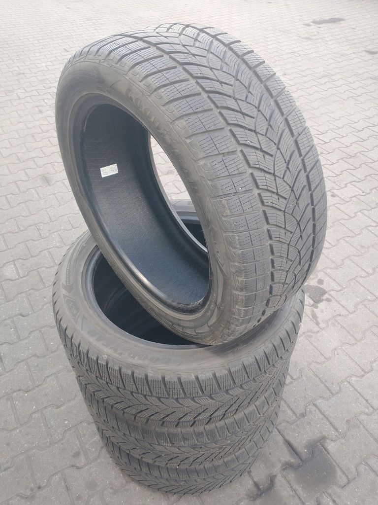 4x 275/45R20 110V Goodyear UG Performance G1 zima