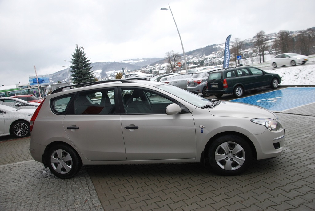 Hyundai i30 1.6 CRDi Base 8811472105 oficjalne