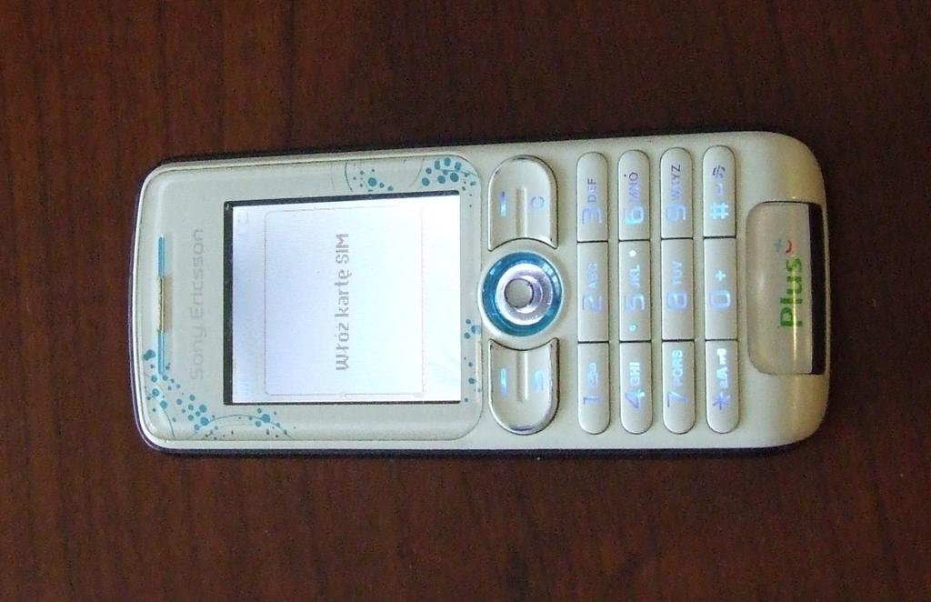 Telefon Sony Ericsson W200i uszkodzony.