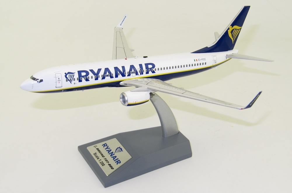 Купить Модель самолета Боинг 737-800 Ryanair 1:200: отзывы, фото, характеристики в интерне-магазине Aredi.ru