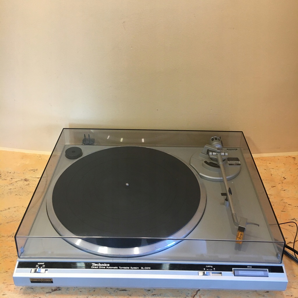 Gramofon Technics SL D 210