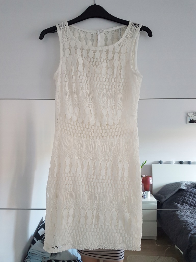 Biała koronkowa sukienka Cropp S