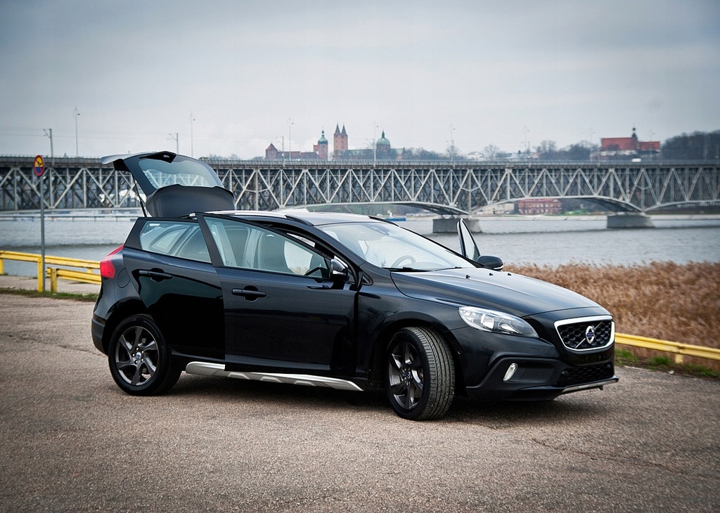 Купить V40 CROSS COUNTRY ЗАРЕГИСТРИРОВАН 2.0 D3 150 км 2013 г.: отзывы, фото, характеристики в интерне-магазине Aredi.ru