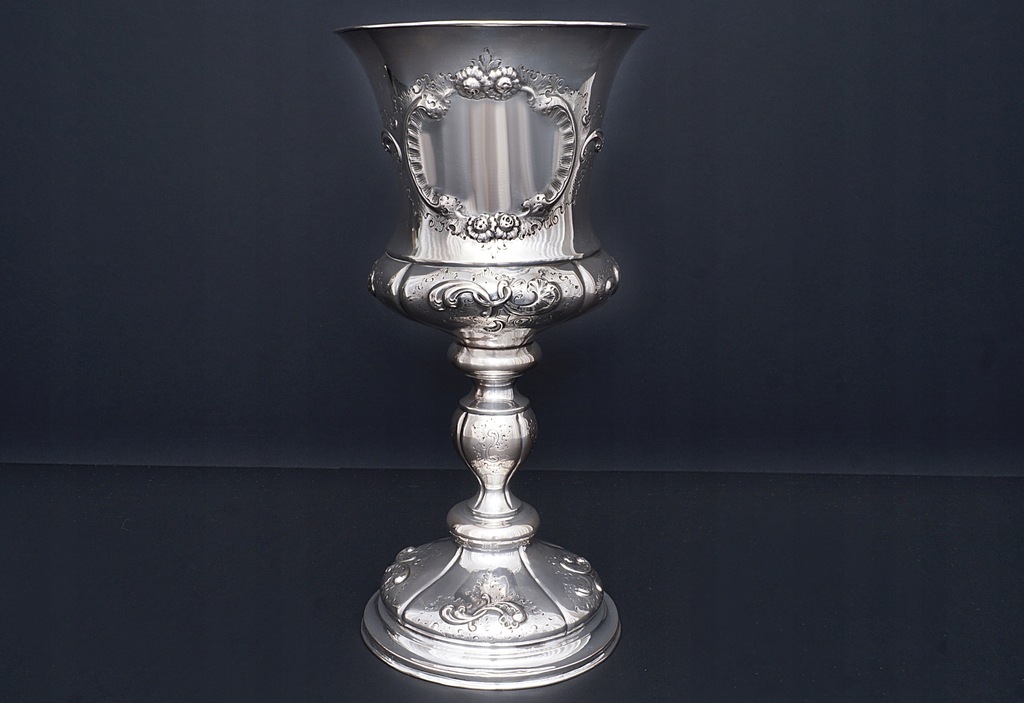 Repusowany KIELICH / PUCHAR XIX w. - h. 30 cm - Import Francja