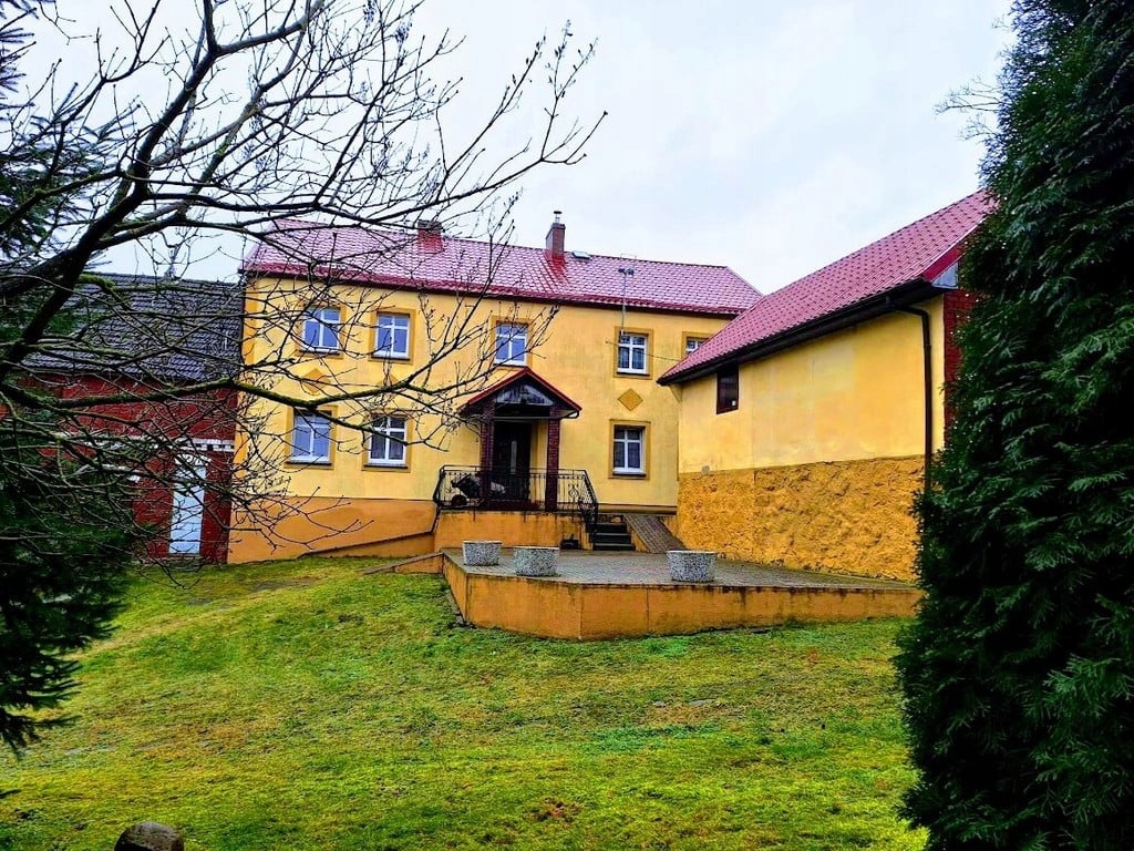 Dom, Bonin, Łobez (gm.), 200 m²