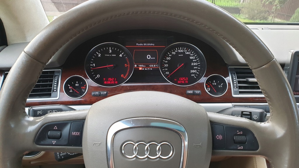 AUDI A8 d3 long 4.2 TDI quattro 325 KM