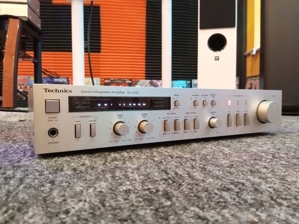 OLD SCHOOL WZMACNIACZ TECHNICS su-z22 KURIER