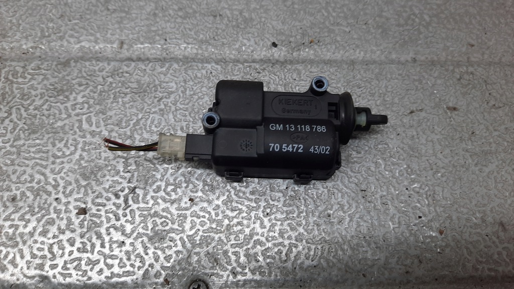 SIŁOWNIK KLAPKI WLEWU PALIWA OPEL ZAFIRA A 2.0D 02R 13118786