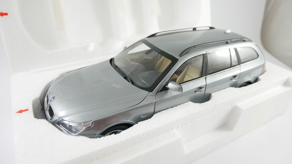 Kyosho 京商 1/18 BMW 545i Touring Kyosho 京商 1/18 BMW 545i Touring