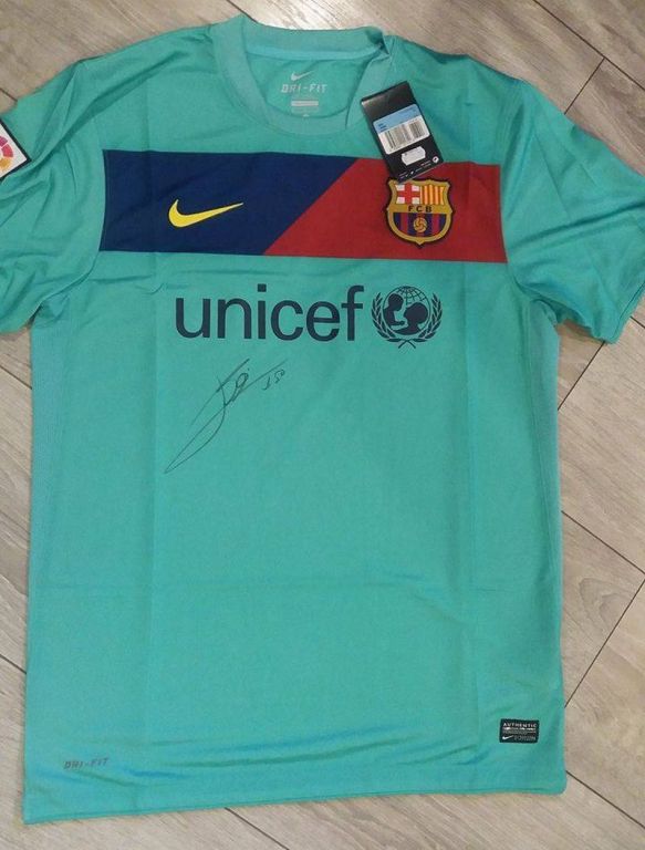 Oryginalna koszulka Leo Messi z autografem "M"