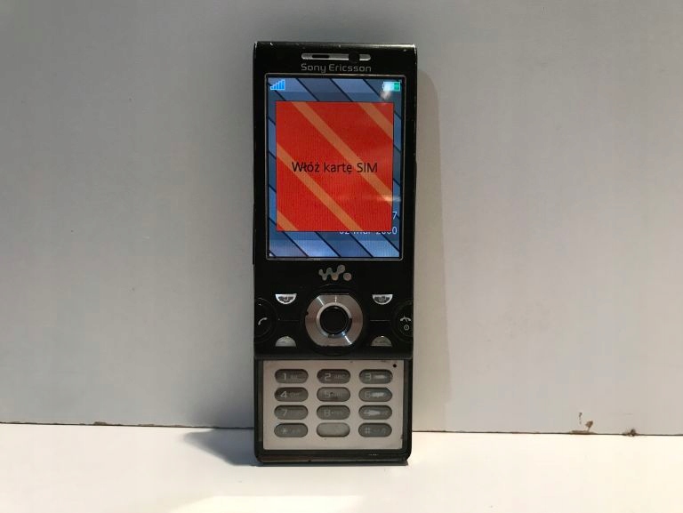 TELEFON SONY ERICSSON W995 Z ŁADOWARKĄ