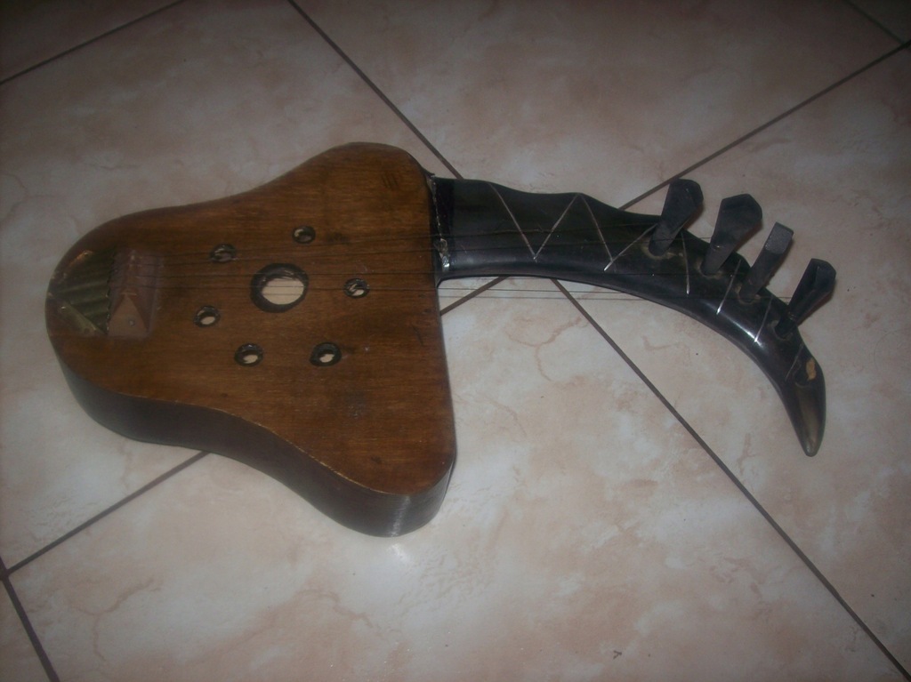 Dziwny instrument.