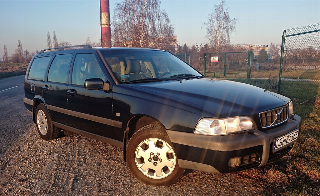 Купить VOLVO V70 XC CROSS COUNTRY 2.5T 200KM AWD 4x4: отзывы, фото, характеристики в интерне-магазине Aredi.ru