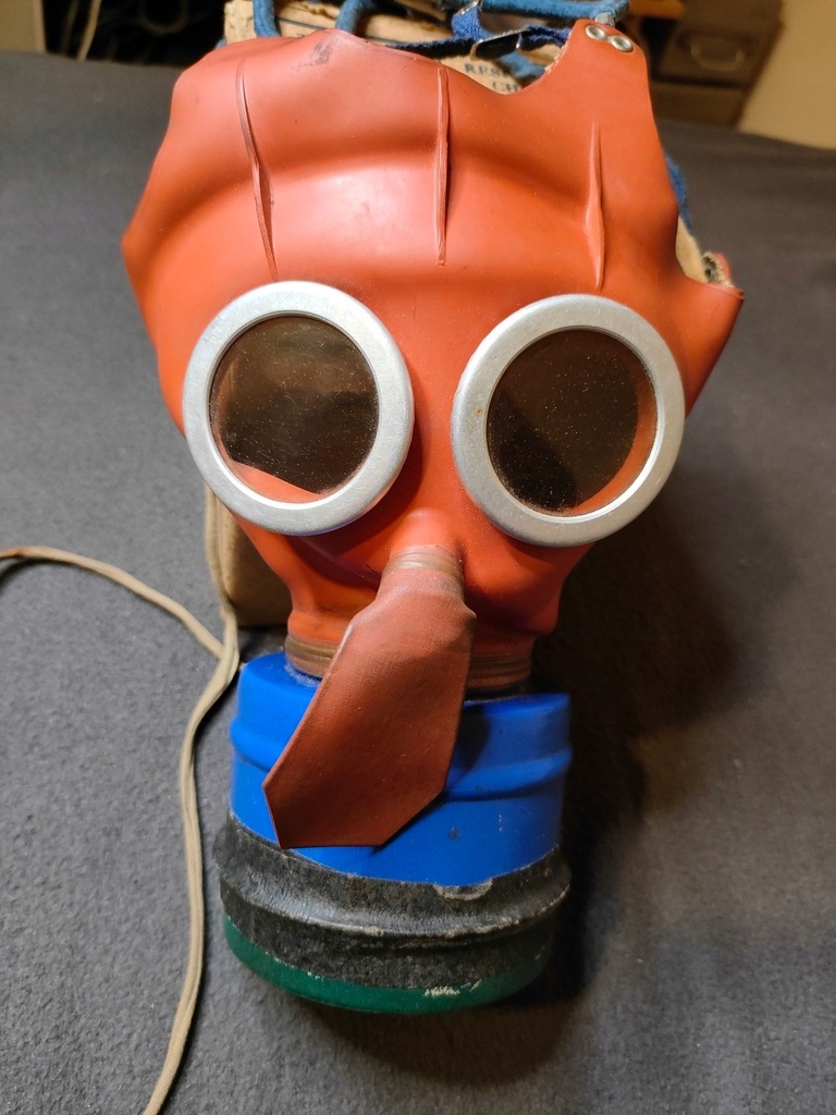 Maska przeciwgazowa Mickey Mouse Gas Mask, unikat!