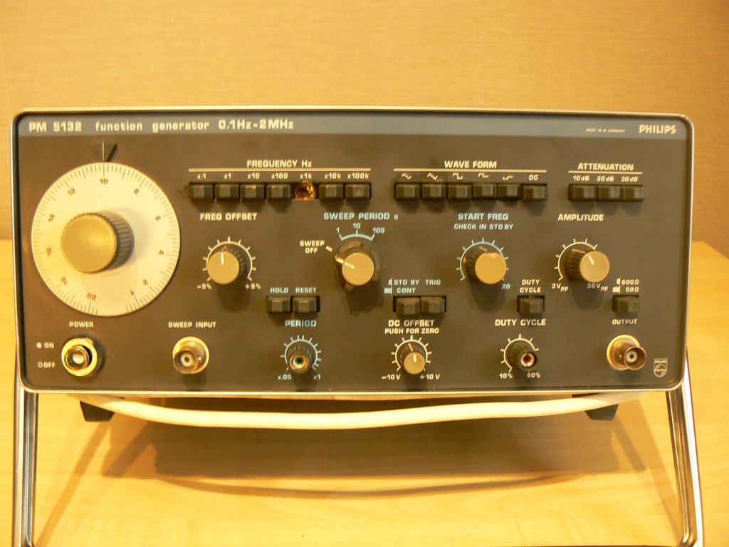 PHILIPS PM5132 function generator 0,1Hz - 2MHz