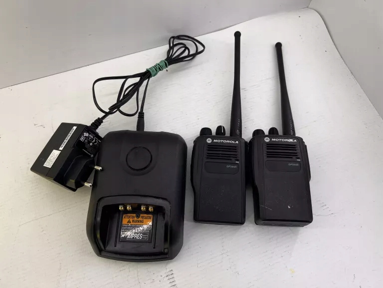 KRÓTKOFALÓWKA MOTOROLA GP344R 2SZTUKI + BAZA ŁADUJĄCA