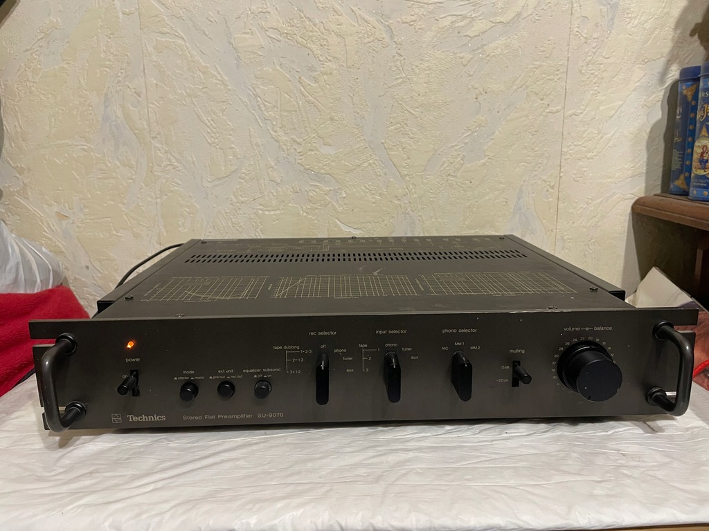 Przedwzmacniacz Technics SU-9070.