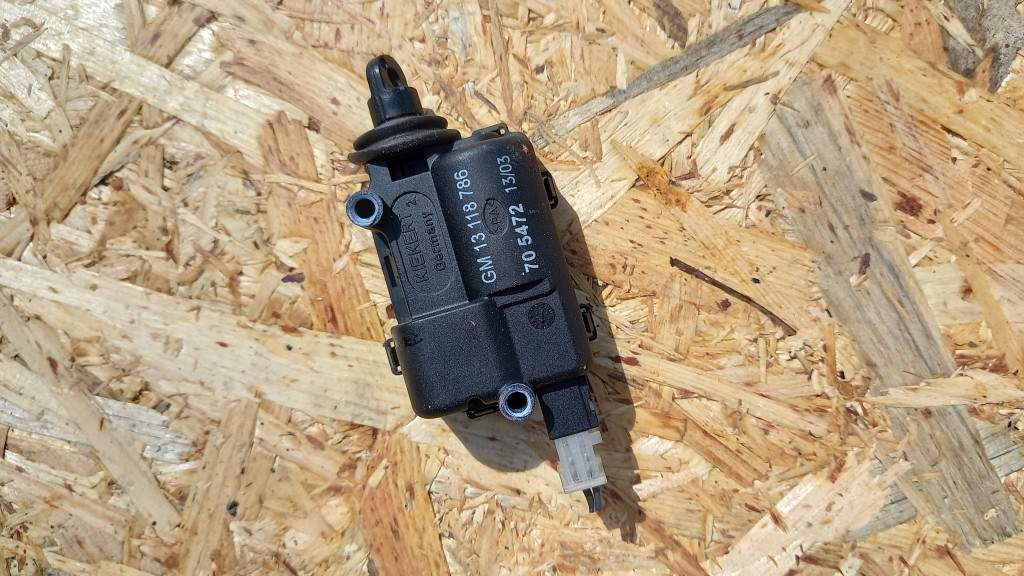 SIŁOWNIK KLAPKI WLEWU OPEL ASTRA G 1.6B 03R HB 705472