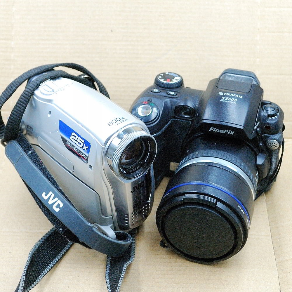 Zestaw kamera JVC aparat Fujifilm + gadżety