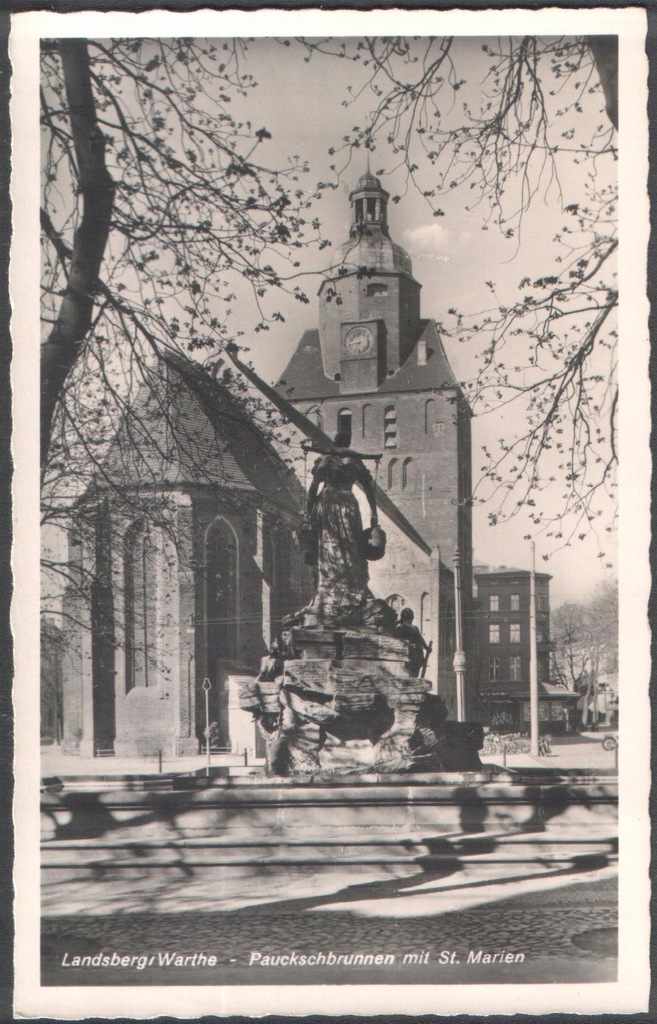 Gorzów Wielkopolski. Katedra, fontanna