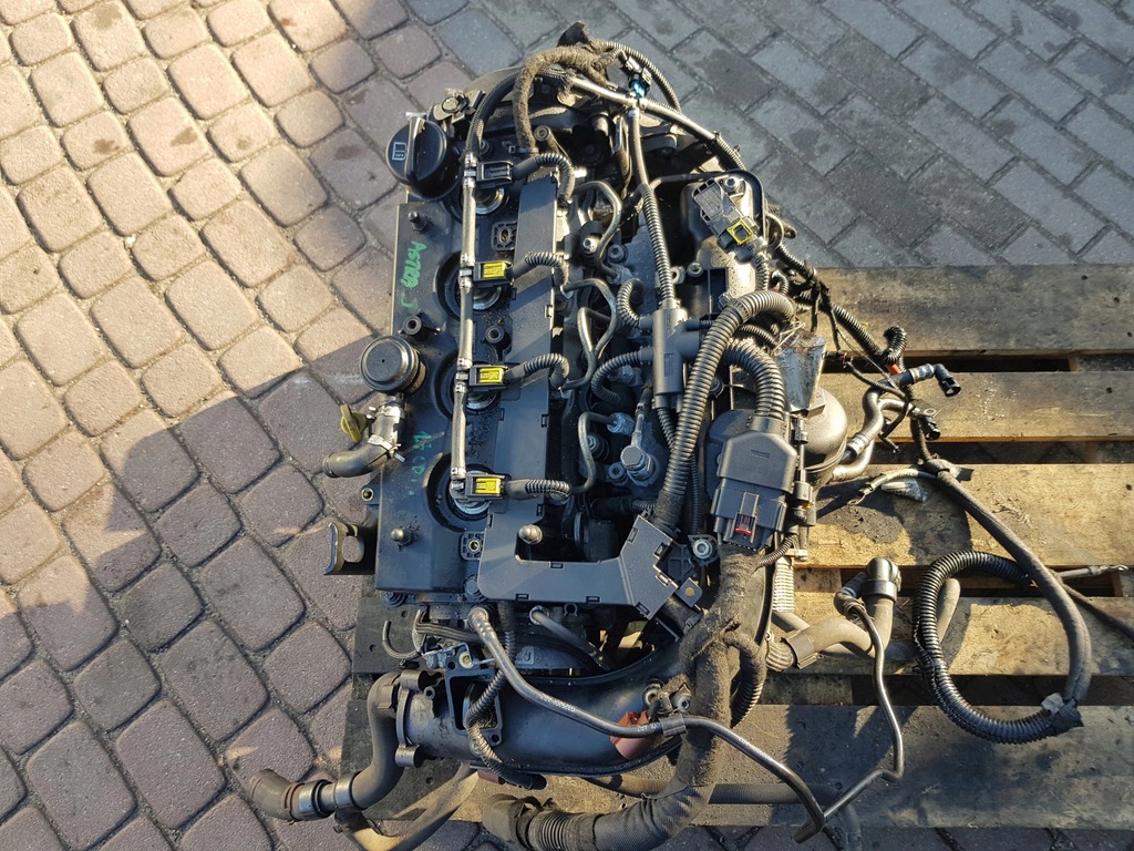 Opel Astra J 1.7 CDTI Silnik z układem wtryskowym 11717384861