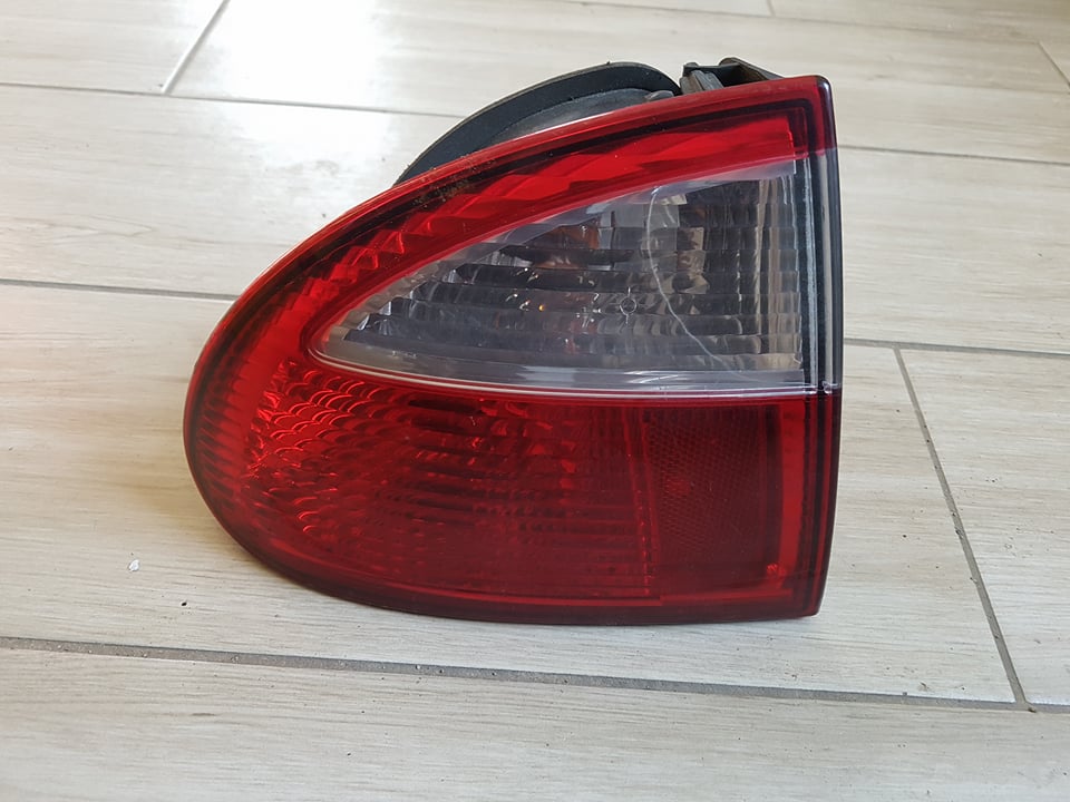 SEAT LEON 1 LAMPY TYLNE KOMPLET LEWA PRAWA KLAPA