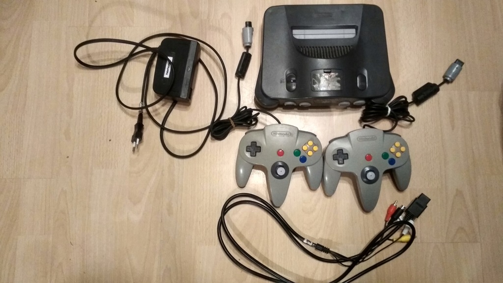 Nintendo 64 (PAL) + 2 pady, zasilacz