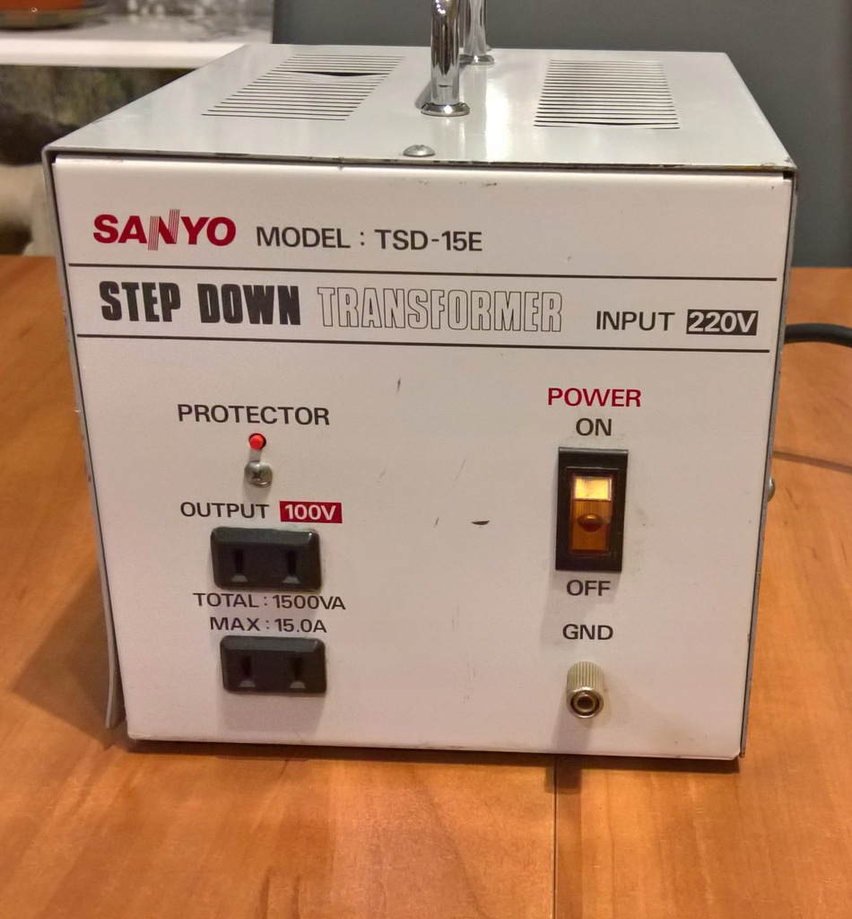 変圧器 TSD-N15LES 1500VA 220V/240V → 100V 変圧器 TSD-N15LES 1500VA 220V/240V → 100V SANYO TSD-N15LES