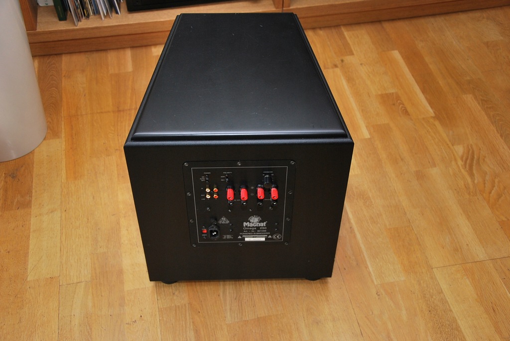 Subwoofer aktywny Magnat Omega 250