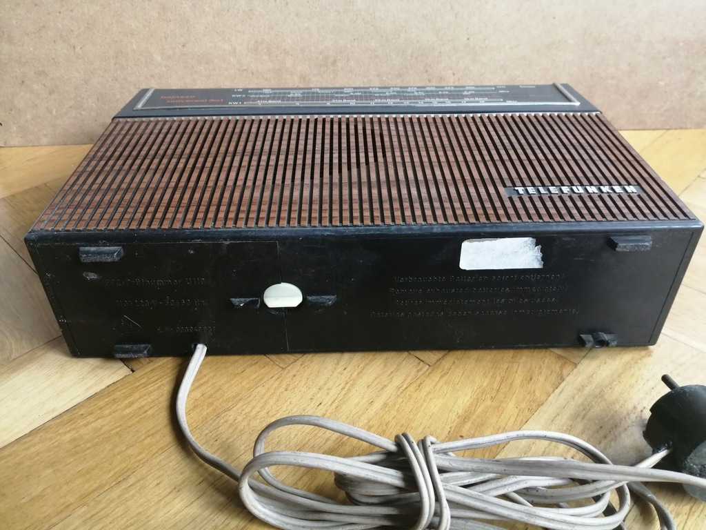 TELEFUNKEN bajazzo umiversal 301変圧器付き TELEFUNKEN bajazzo universal 301 transistor radio (1972-74
