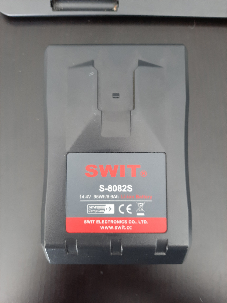 Swit S-8082S akumulator v-lock