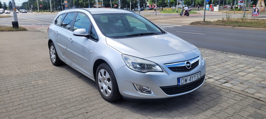OPEL ASTRA J Sports Tourer CDTI 95 KM