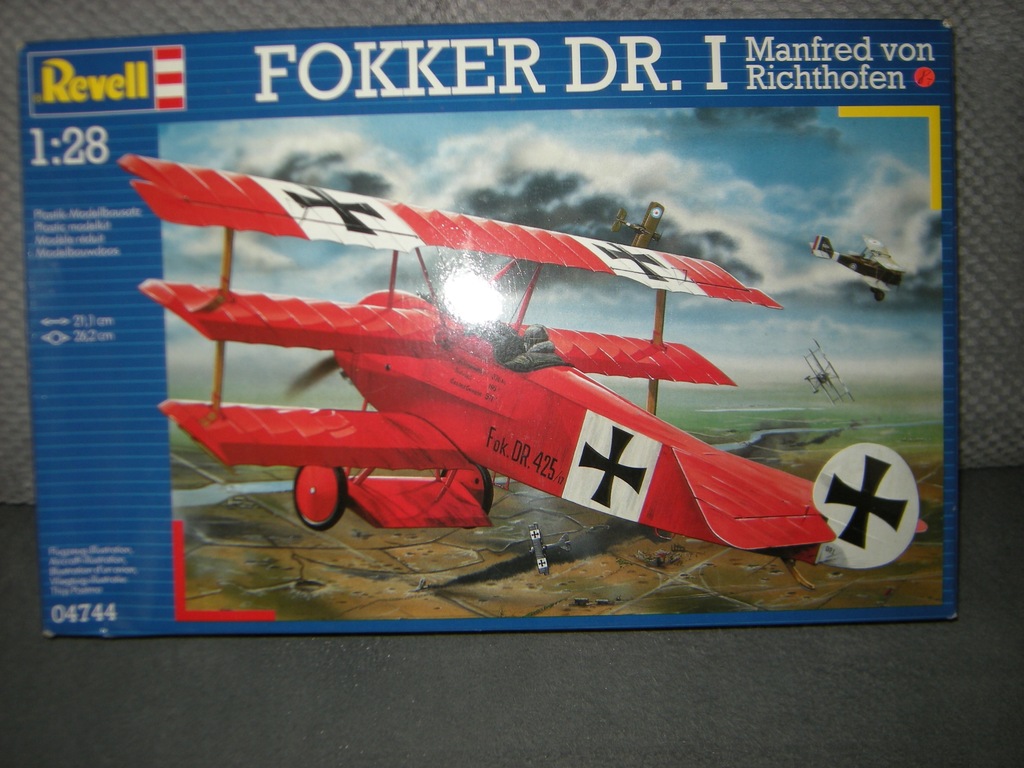 1:28 FOKKER DR 1 MANFRED VON RICHTHOFEN REVELL