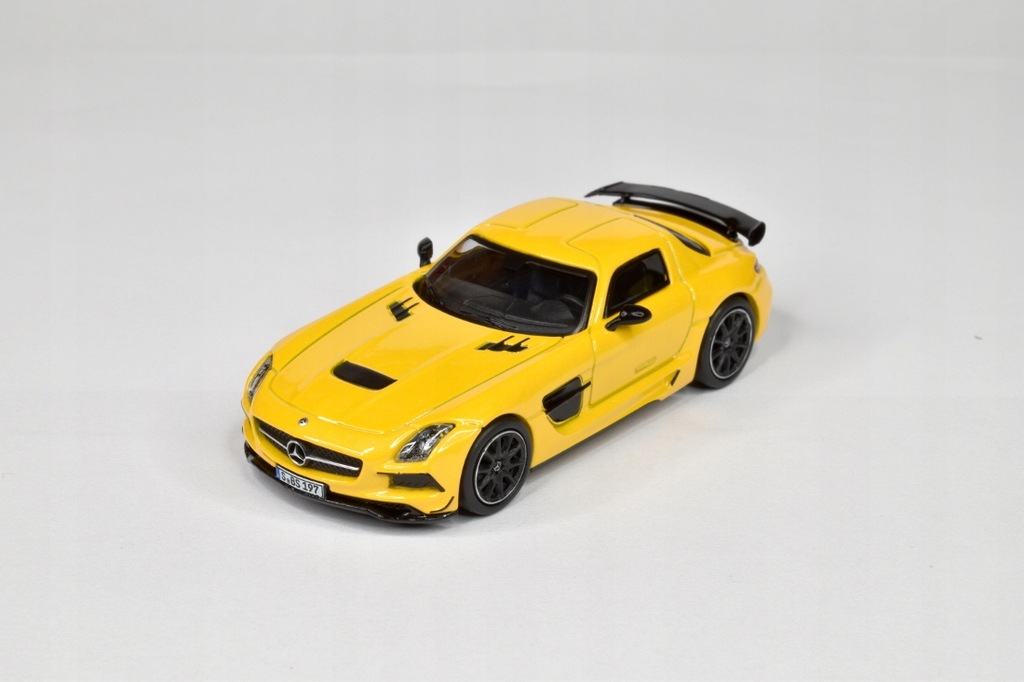 MERCEDES-BENZ SLS AMG COUPE BLACK SERIES YELLOW TARMAC T64G-027-YL 1:64