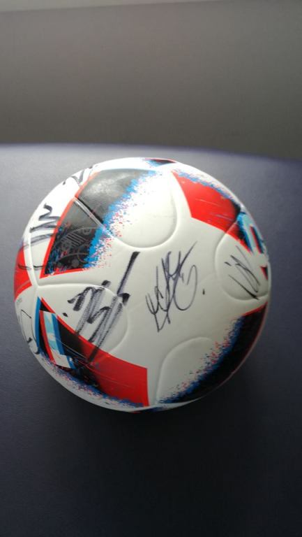 Piłka adidas Euro 2016 z autografami