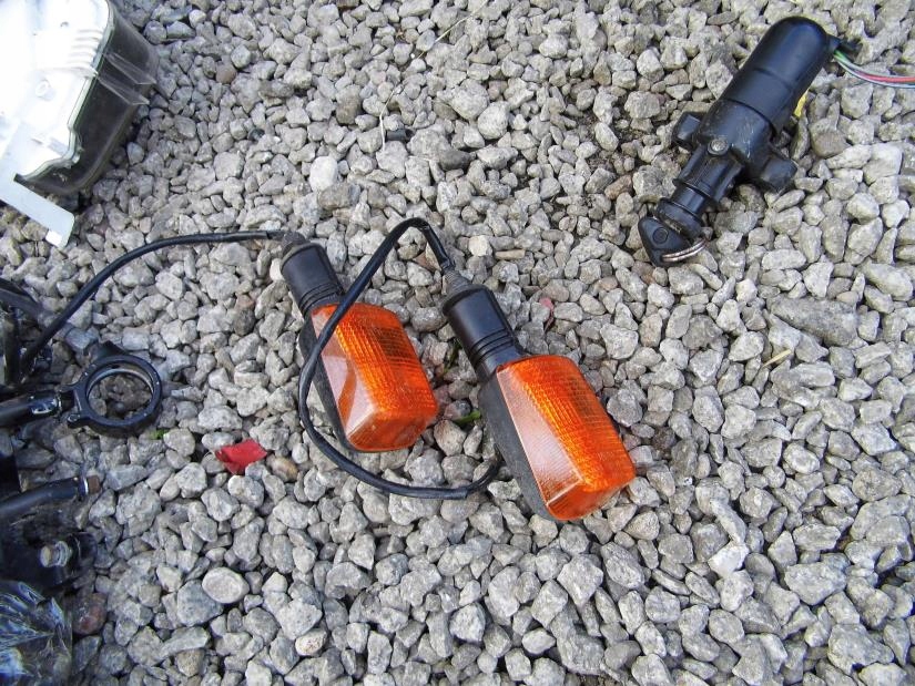 KAWASAKI GPZ 550 KIERUNKOWSKAZ PRAWY + LEWY