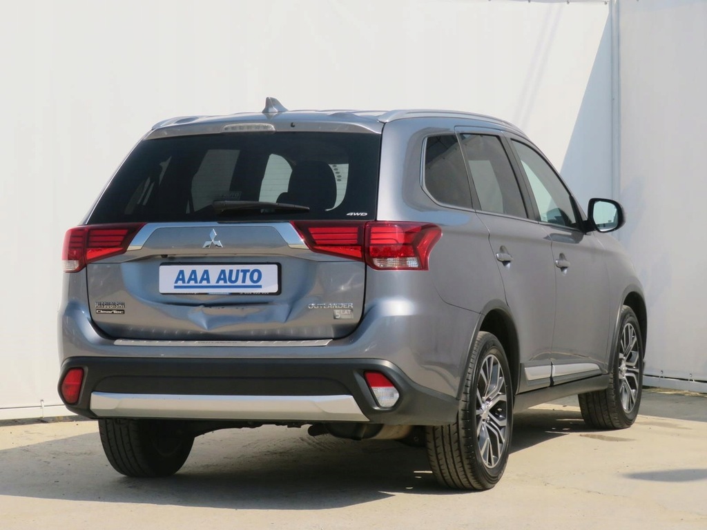 Купить Mitsubishi Outlander 2.0, Салон Польша: отзывы, фото, характеристики в интерне-магазине Aredi.ru