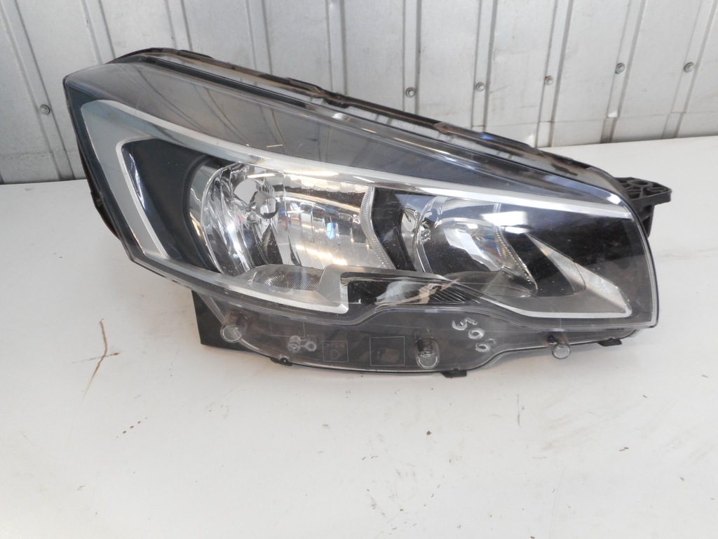 LAMPA PRAWY PRZÓD PRAWA PRZEDNIA PEUGEOT 508 6951004227