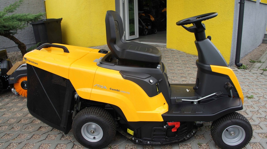 Traktorek STIGA Combi 1066 HQ DEMO 8126885902 oficjalne archiwum