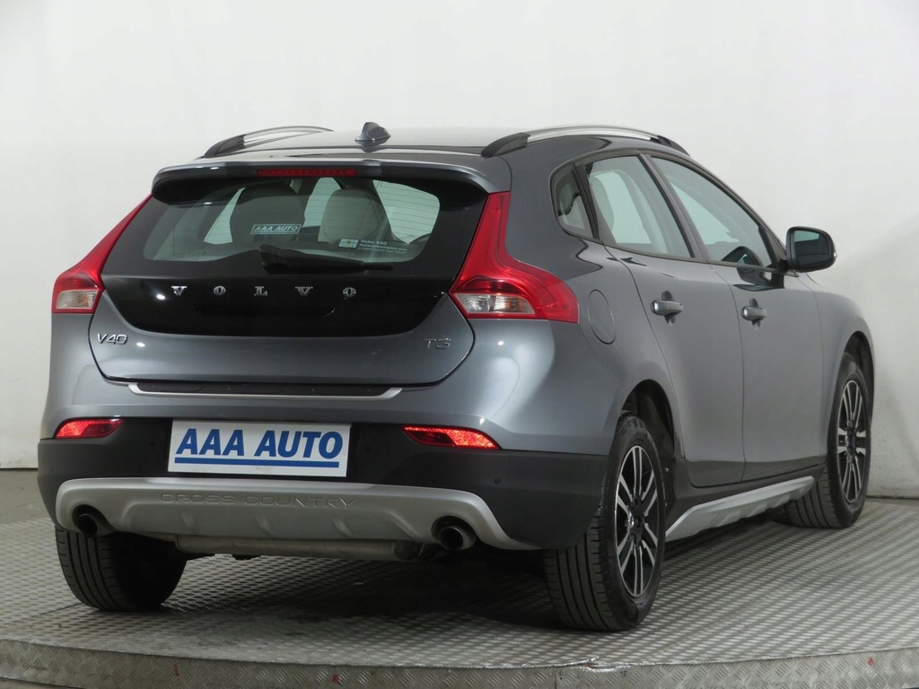 Купить Volvo V40 Cross Country 1.5 T3, Салон Польша: отзывы, фото, характеристики в интерне-магазине Aredi.ru