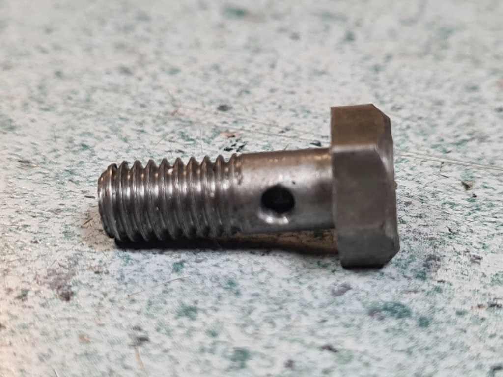 ŚRUBA PRZELEWU PALIWA MAN F2000 F90 M6 51981500167