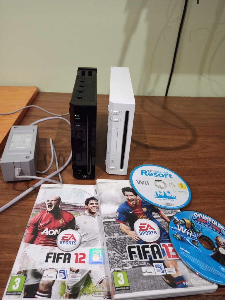 2x KONSOLA NINTENDO WII + 1zasilacz+gry uszkodzone ?