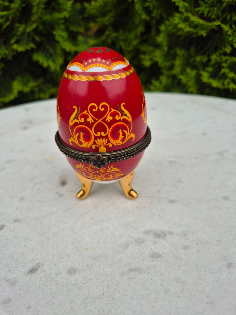 Porcelanowe jajko szkatułka na nóżkach