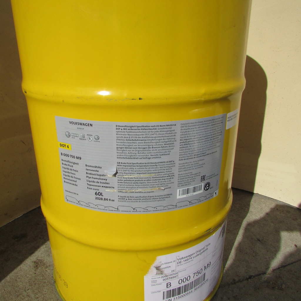 PŁYN HAMULCOWY DOT 4 BECZKA 60L ORYGINALNY VW-AUDI - 7588842712 ...