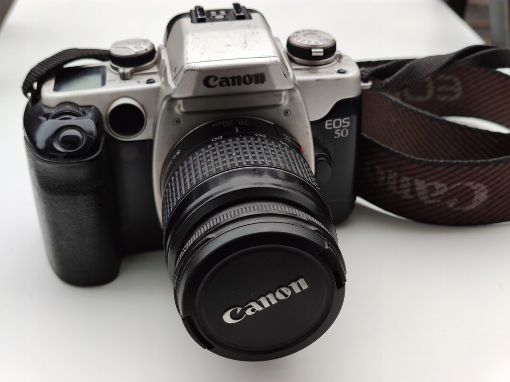 Canon EOS 50 + ob. Canon Zoom 28-80 3.5-5.6 II