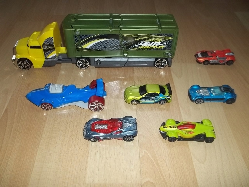 hot wheels ciężarówka kraksa + autka