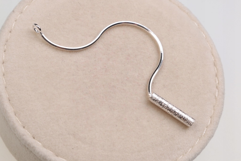 SZRONIONA długa srebrna zawieszka ODŚWIEŻONA 1,25 g 7.258