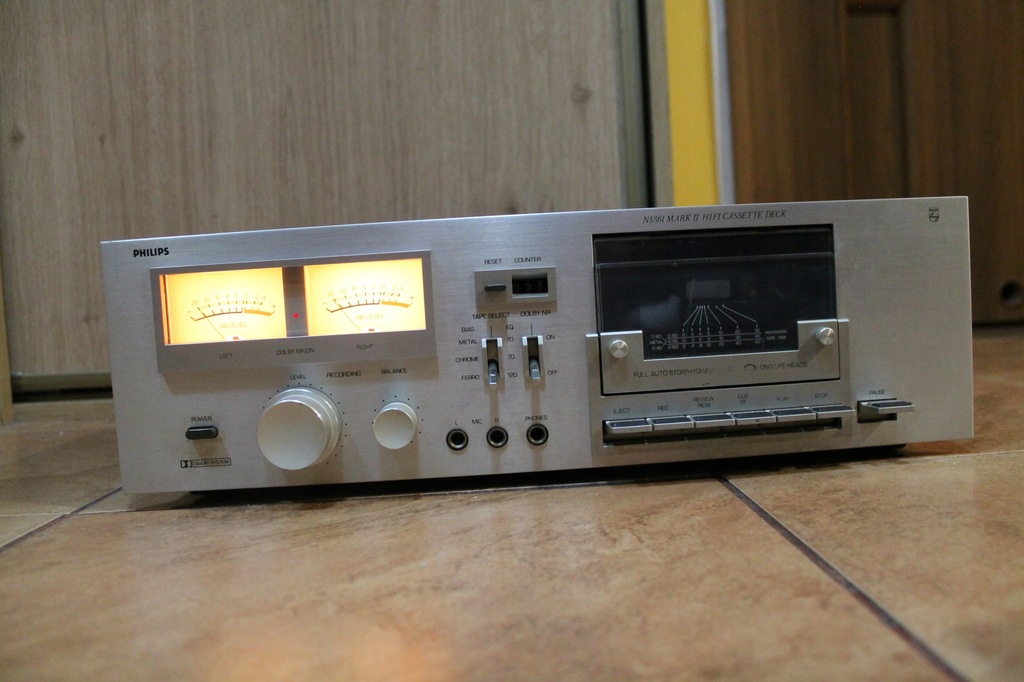 Piękny Magnetofon Philips N5361