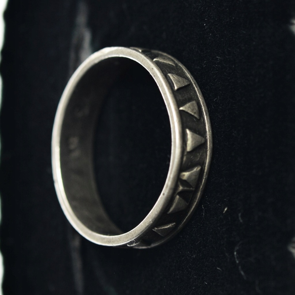 POLSKA PRL - SREBRNA OBRĄCZKA Z ORNAMENTEM -Ag - RYT (KP76)