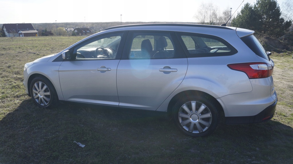 Ford Focus Kombi 2012r. srebrny 1.6 TDCI 95KM 7946402212